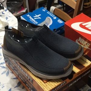 Sketchers Larsen Glides